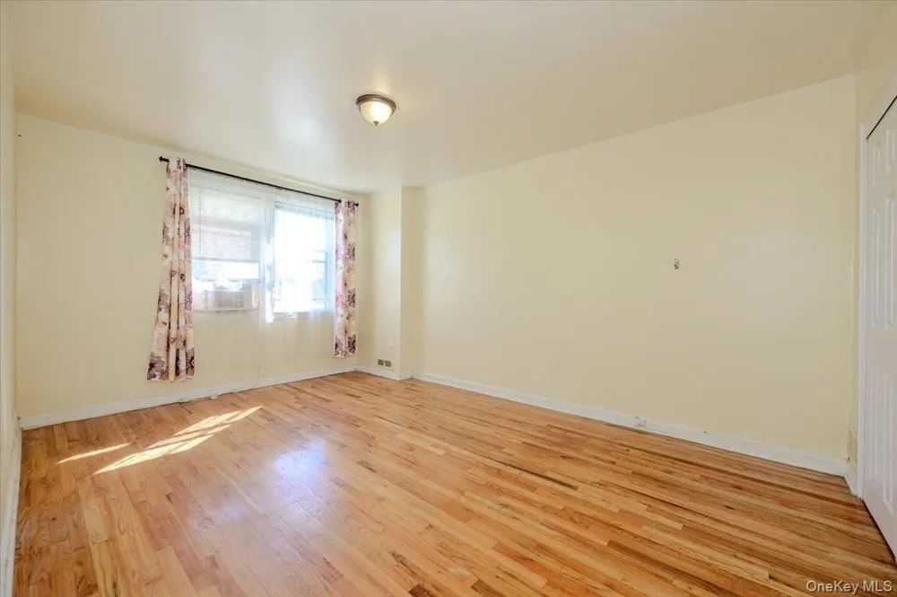 272 Brinsmade Avenue Bronx, NY 10465