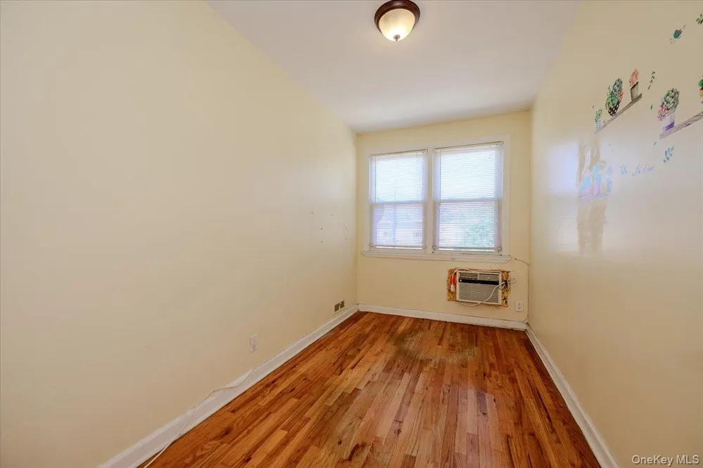 272 Brinsmade Avenue Bronx, NY 10465