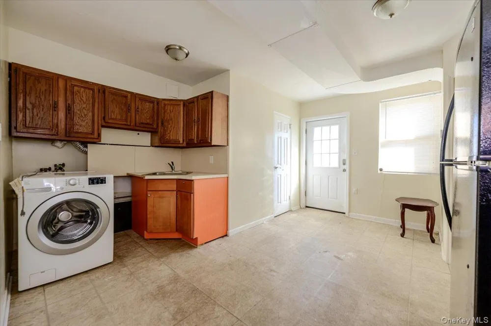 272 Brinsmade Avenue Bronx, NY 10465