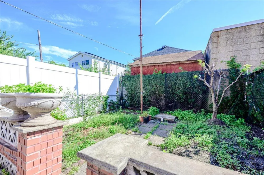 272 Brinsmade Avenue Bronx, NY 10465