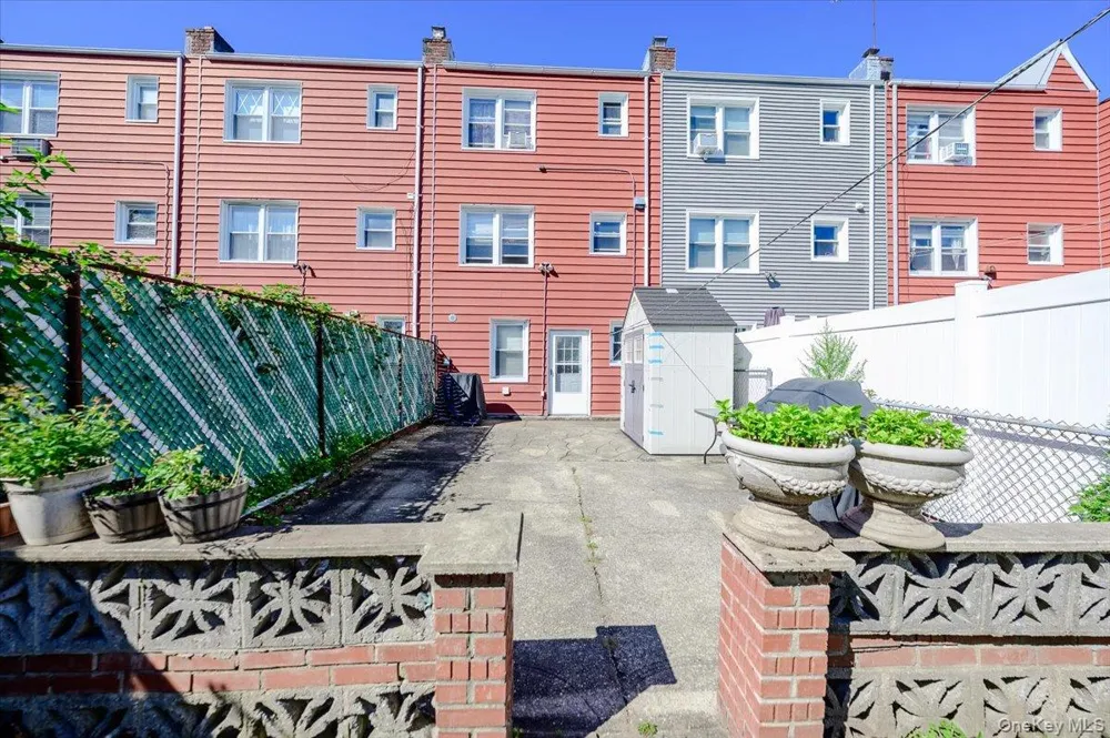 272 Brinsmade Avenue Bronx, NY 10465