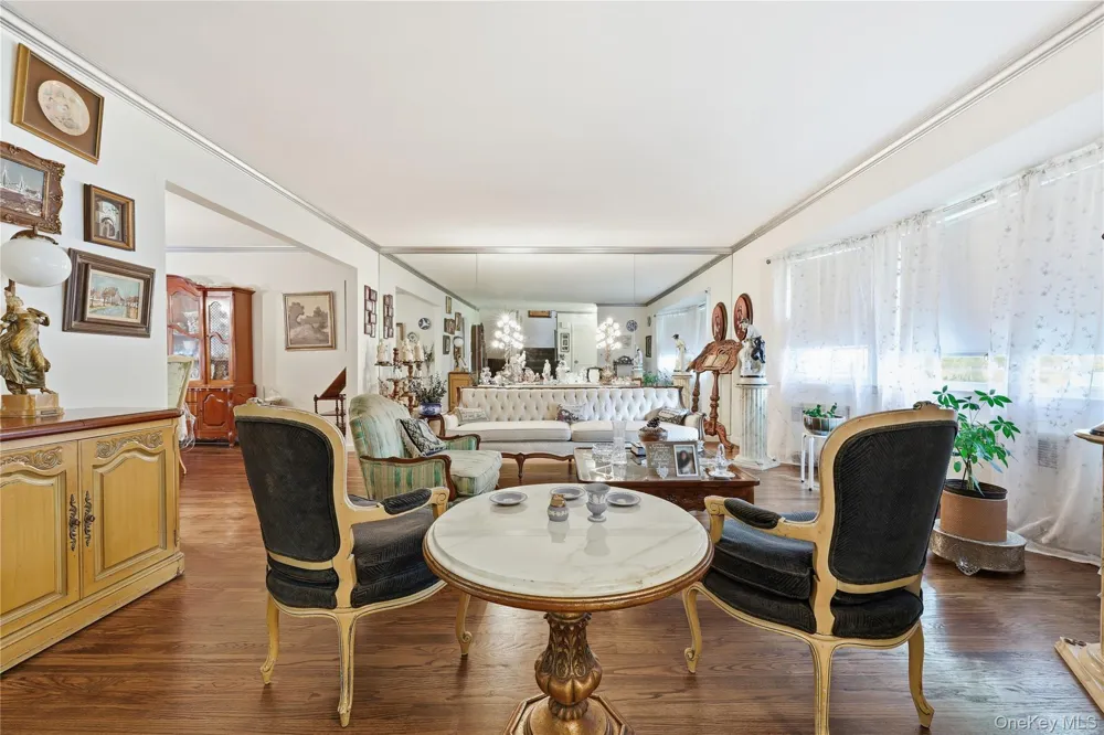 2 Longview Avenue North Woodmere, NY 11581