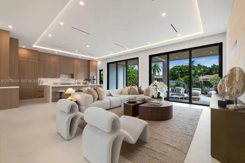 252 SW 14th Pl