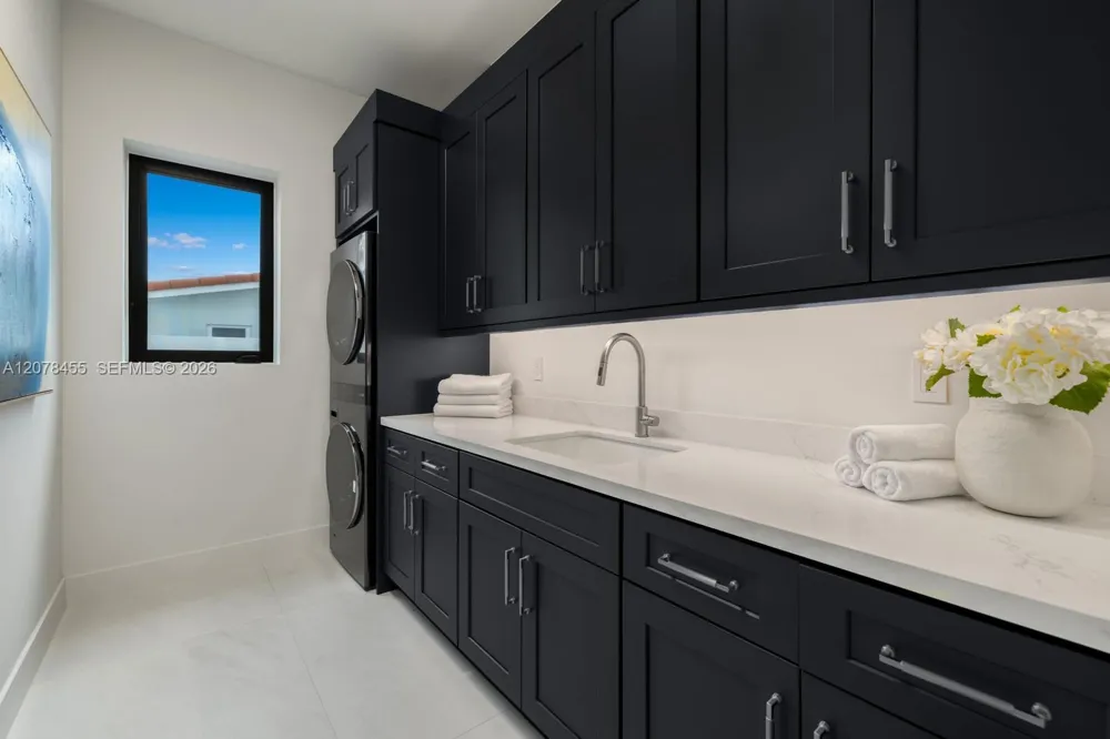 252 SW 14th Pl Boca Raton, FL 33432
