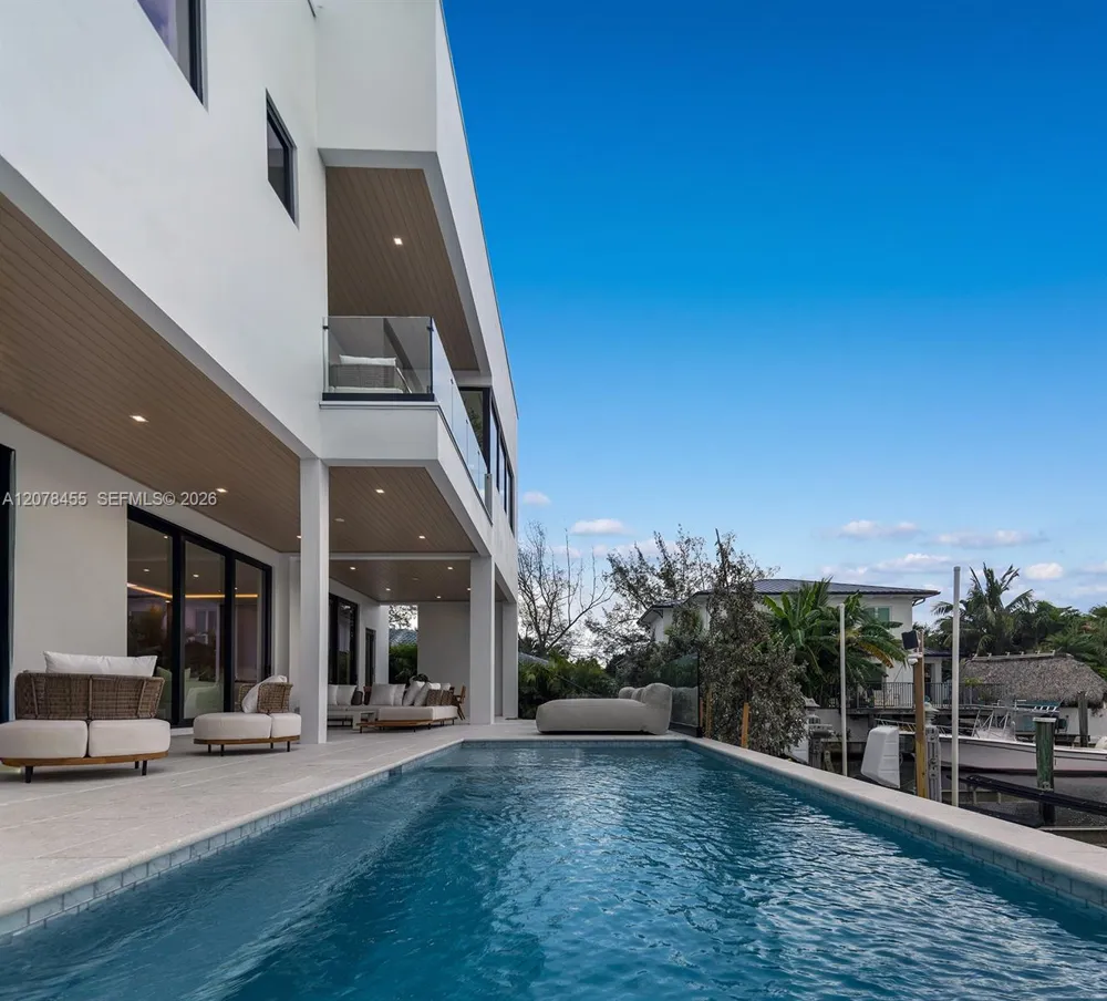 252 SW 14th Pl Boca Raton, FL 33432