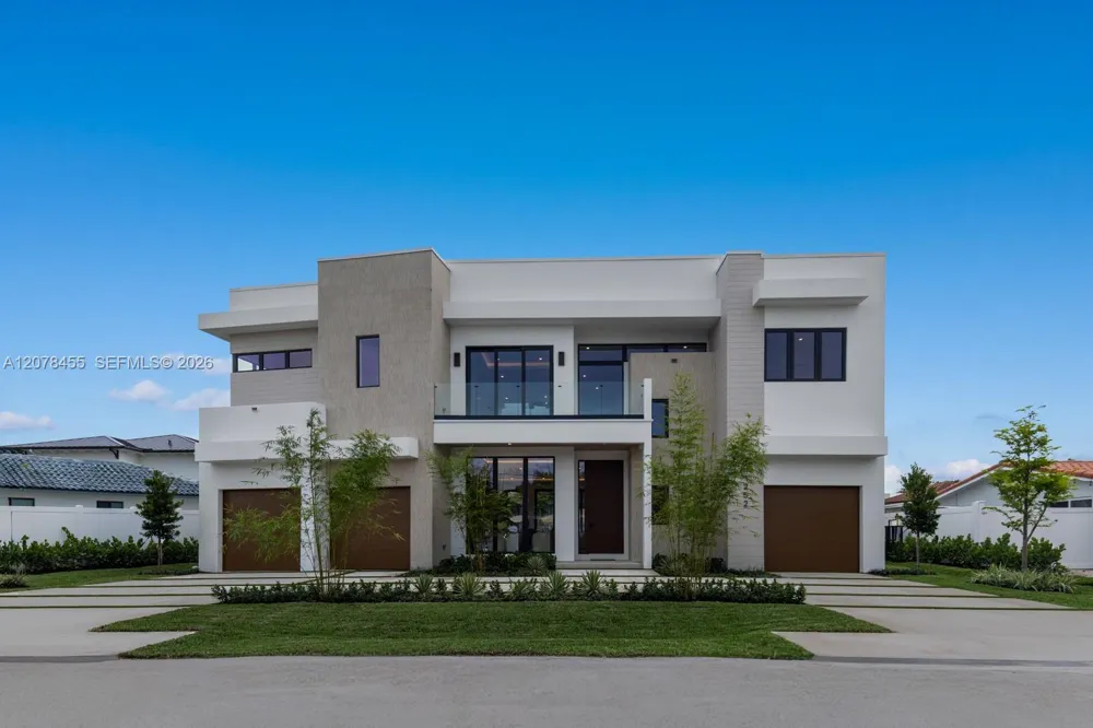 252 SW 14th Pl Boca Raton, FL 33432