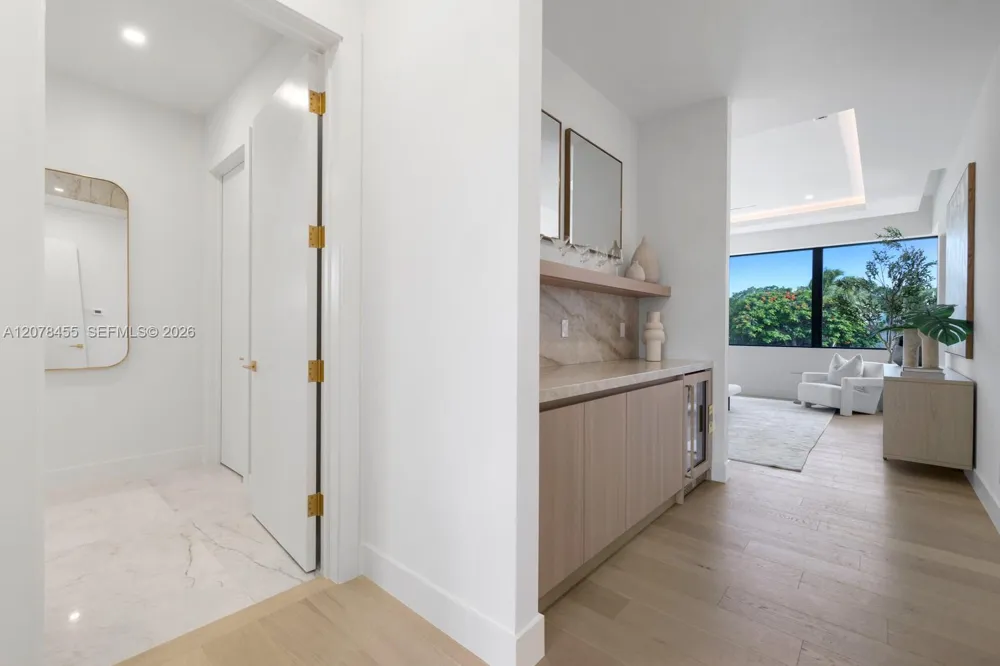 252 SW 14th Pl Boca Raton, FL 33432