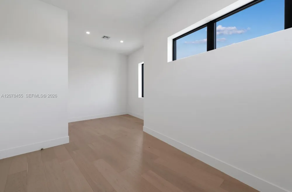 252 SW 14th Pl Boca Raton, FL 33432
