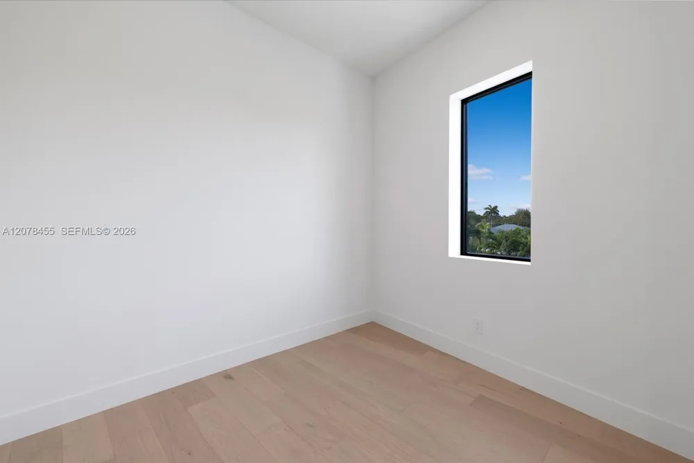 252 SW 14th Pl Boca Raton, FL 33432