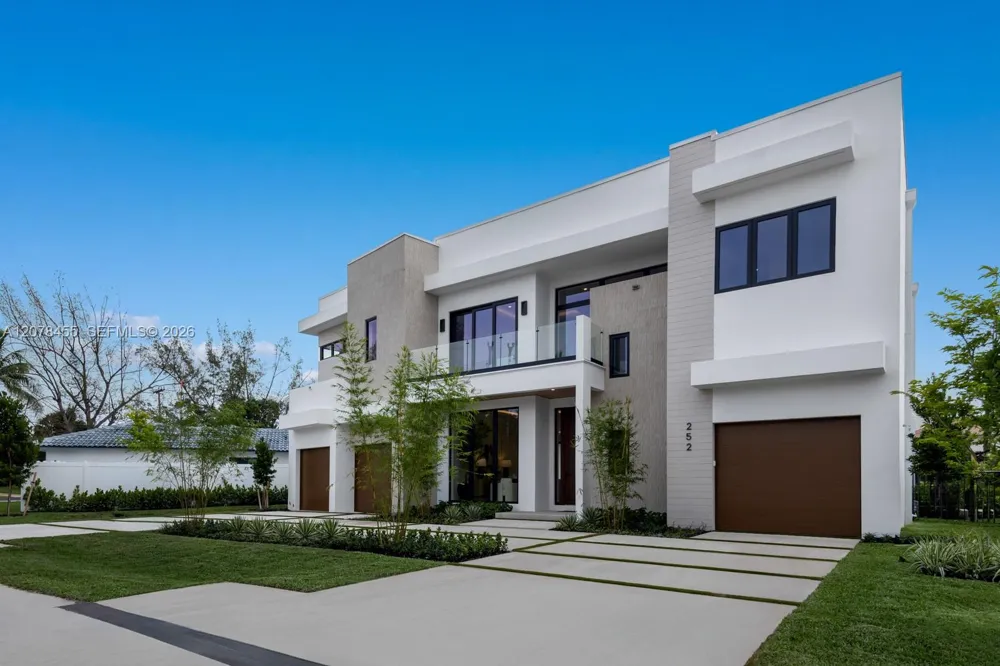 252 SW 14th Pl Boca Raton, FL 33432