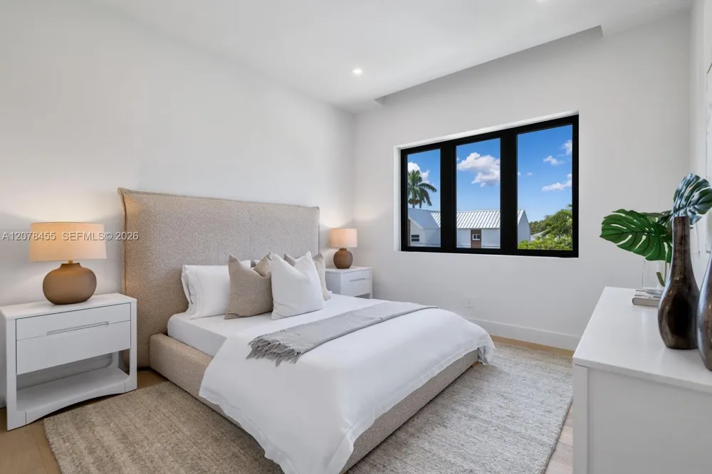 252 SW 14th Pl Boca Raton, FL 33432