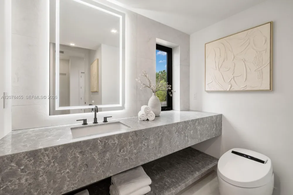 252 SW 14th Pl Boca Raton, FL 33432