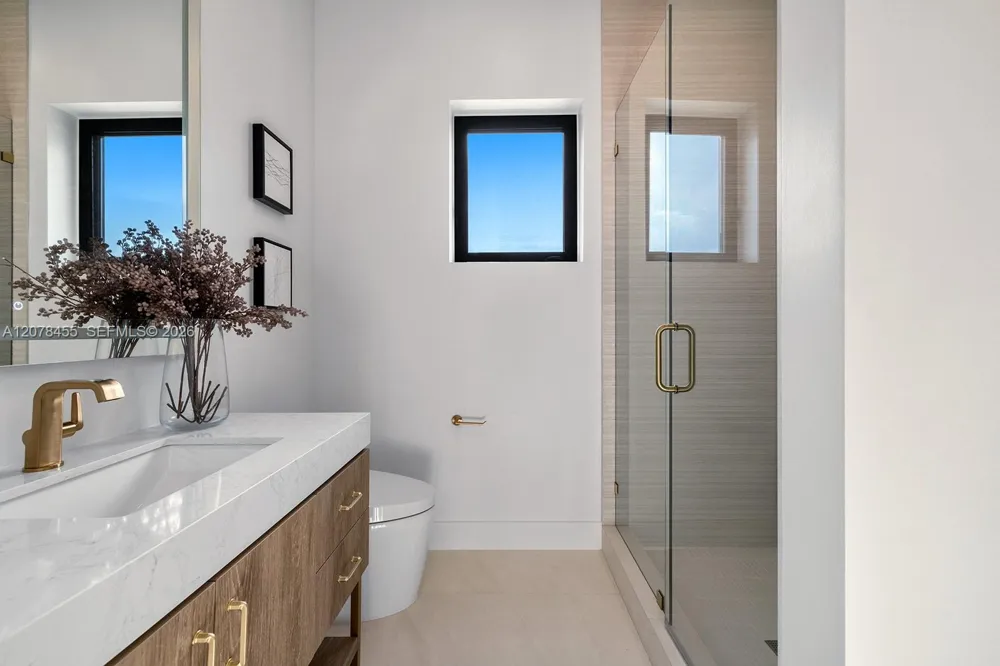 252 SW 14th Pl Boca Raton, FL 33432