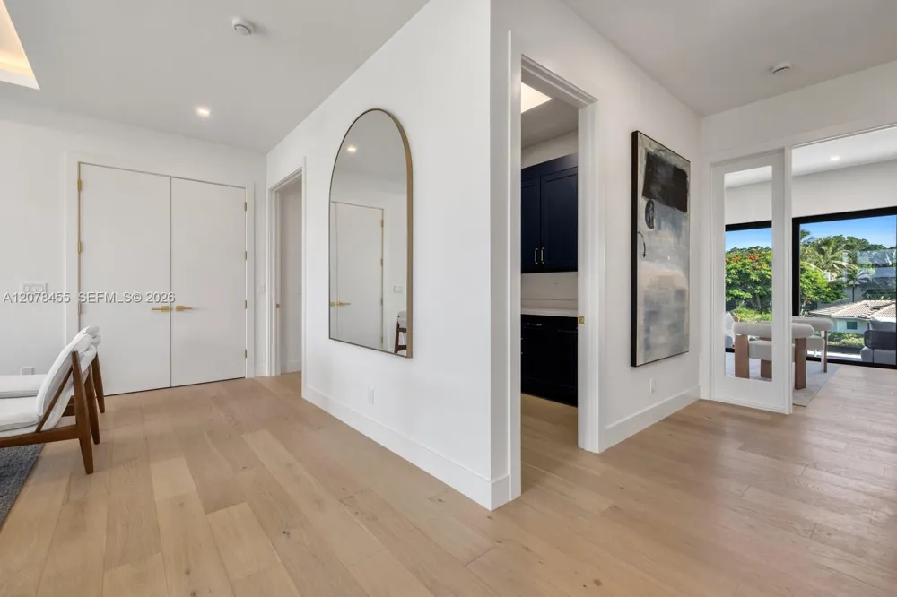 252 SW 14th Pl Boca Raton, FL 33432