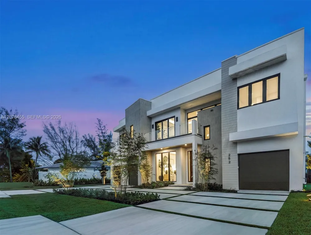 252 SW 14th Pl Boca Raton, FL 33432