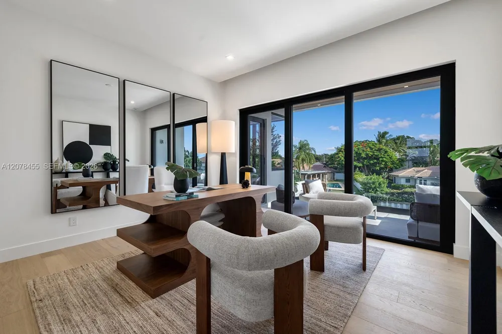 252 SW 14th Pl Boca Raton, FL 33432