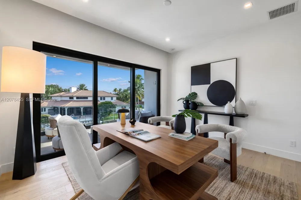 252 SW 14th Pl Boca Raton, FL 33432