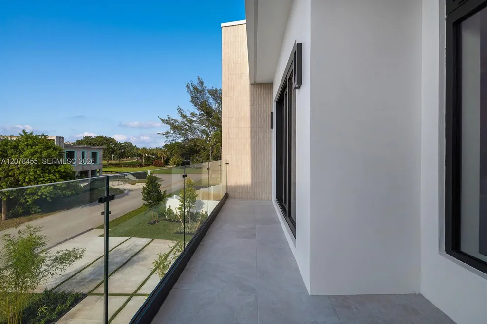 252 SW 14th Pl Boca Raton, FL 33432