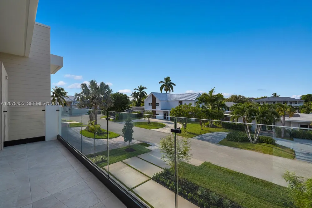 252 SW 14th Pl Boca Raton, FL 33432