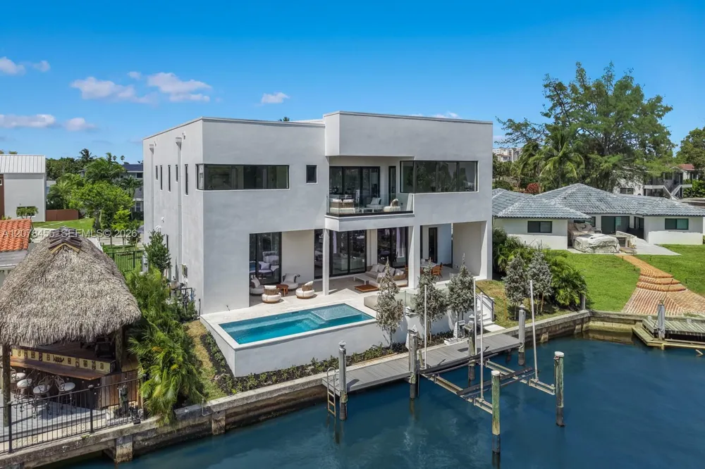 252 SW 14th Pl Boca Raton, FL 33432
