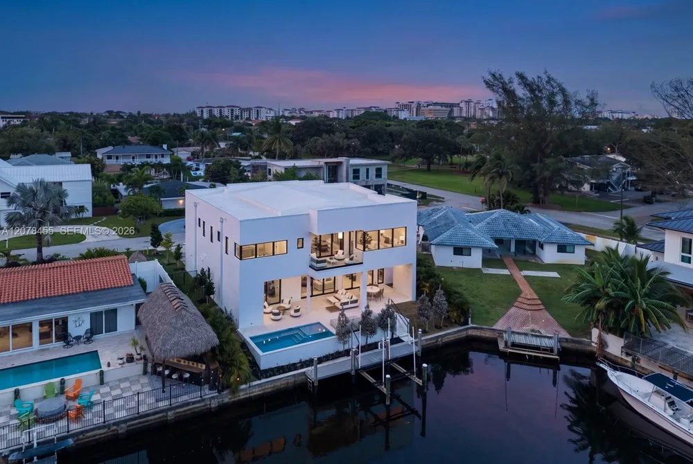 252 SW 14th Pl Boca Raton, FL 33432
