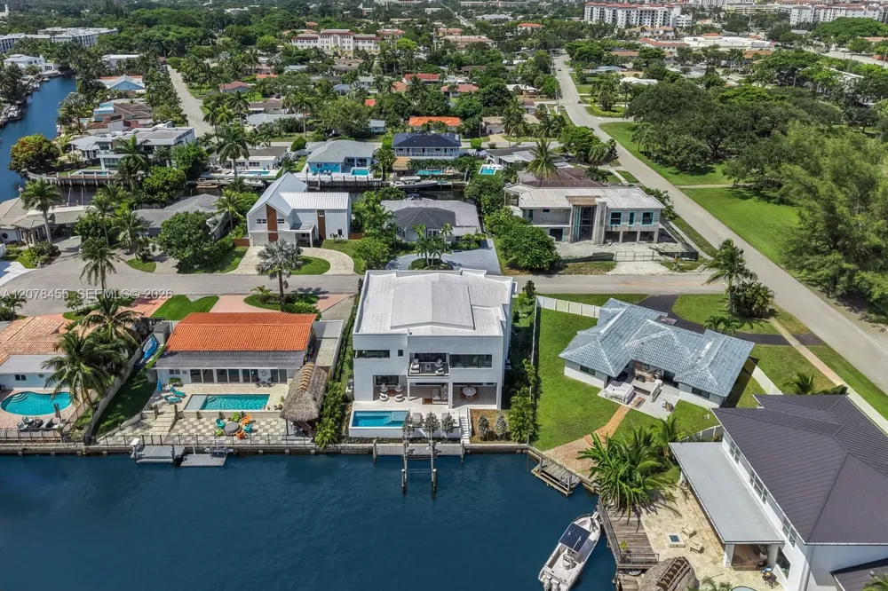 252 SW 14th Pl Boca Raton, FL 33432