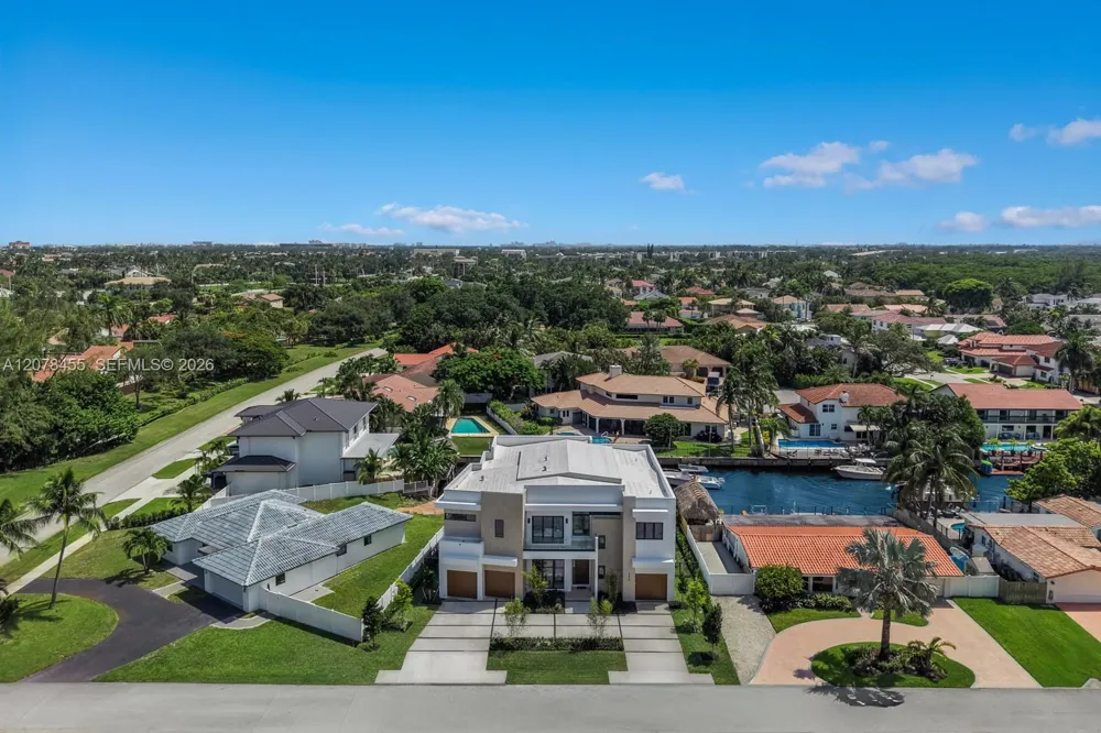 252 SW 14th Pl Boca Raton, FL 33432