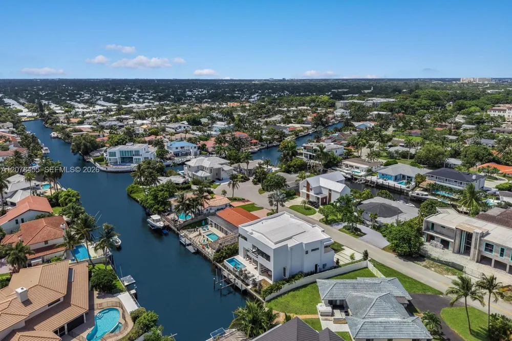 252 SW 14th Pl Boca Raton, FL 33432