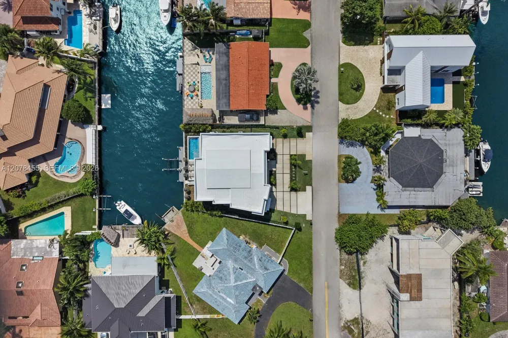 252 SW 14th Pl Boca Raton, FL 33432