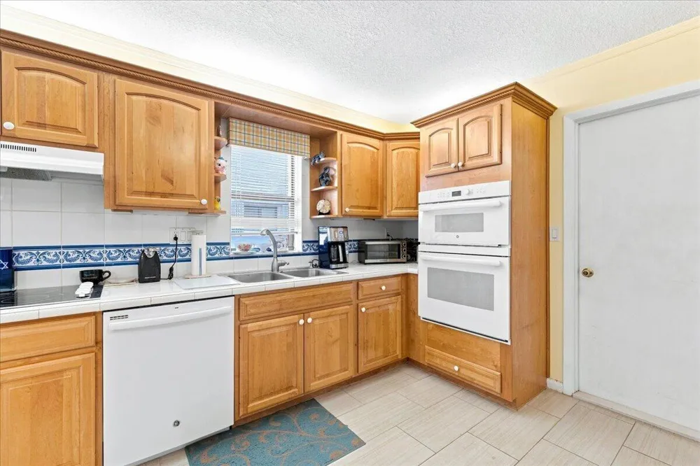 9843 NW 75TH COURT NW Tamarac, FL 33321