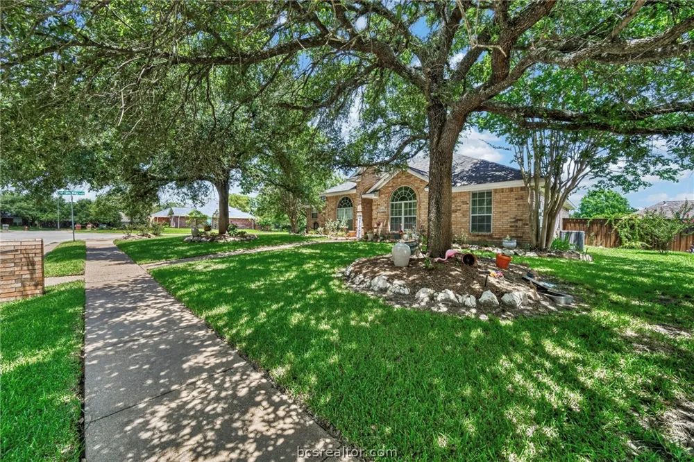 2301 Kuykendall Circle Bryan, TX 77808