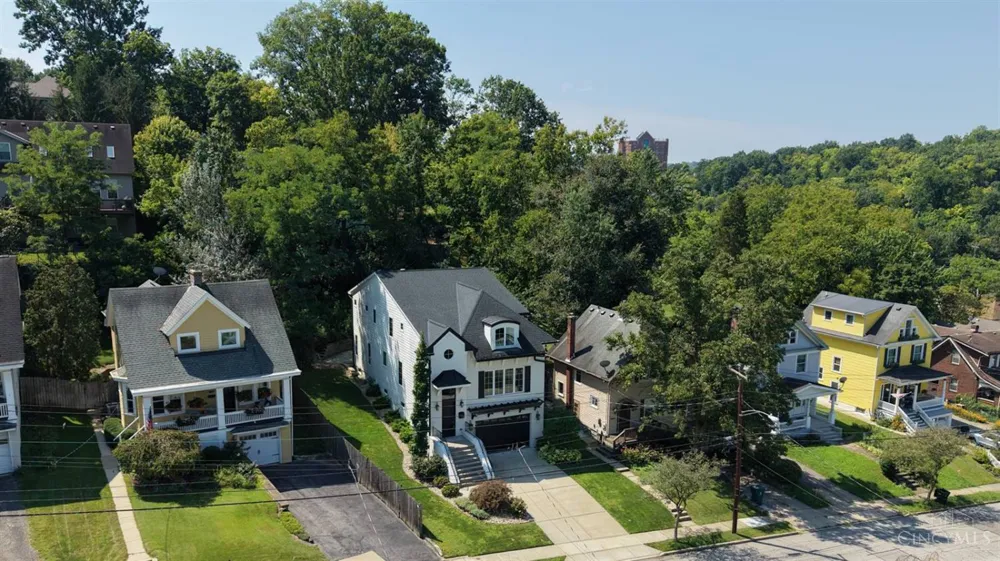 3527 Kroger Avenue Cincinnati, OH 45226