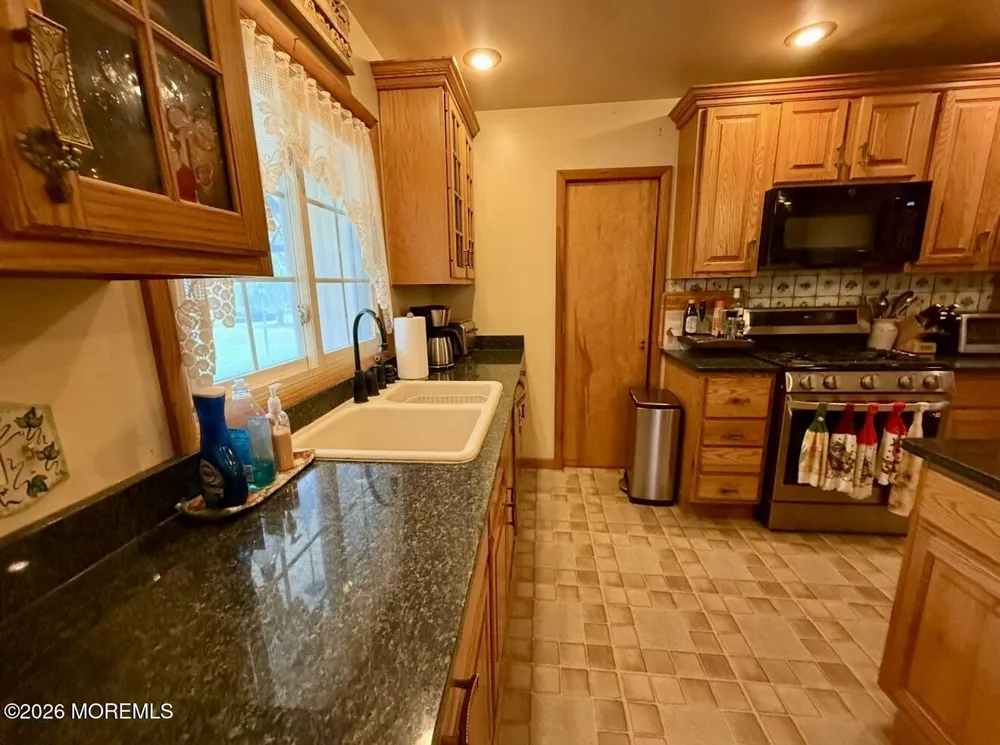 24 Beardslee Road Millstone, NJ 08844