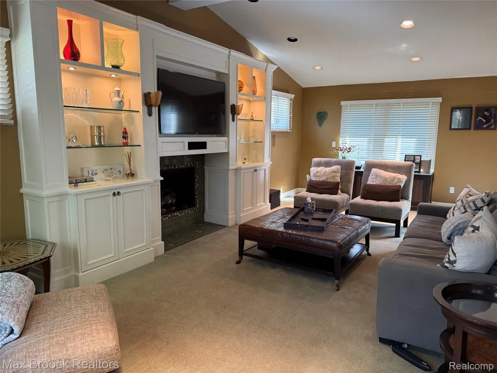3958 Winterset Court West Bloomfield Charter Township, MI 48323
