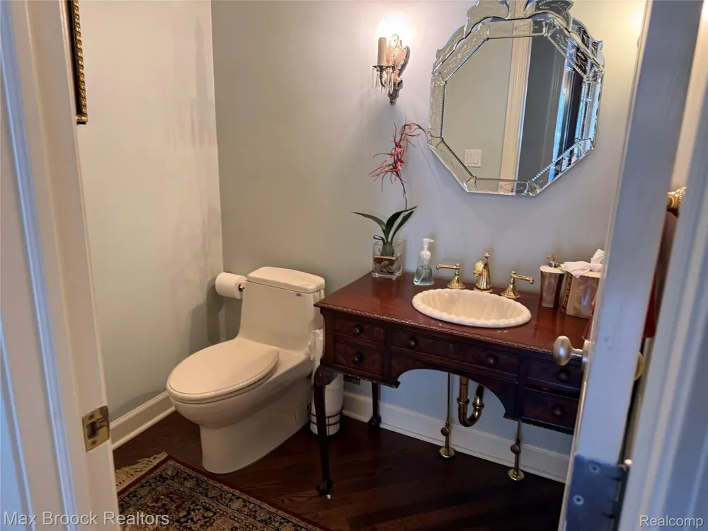 3958 Winterset Court West Bloomfield Charter Township, MI 48323