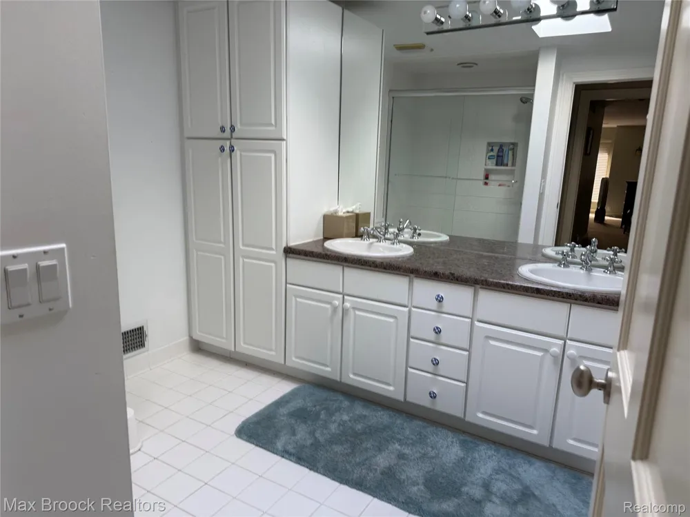 3958 Winterset Court West Bloomfield Charter Township, MI 48323