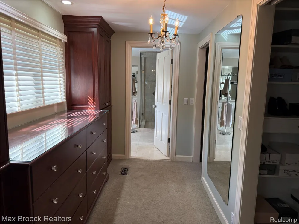 3958 Winterset Court West Bloomfield Charter Township, MI 48323
