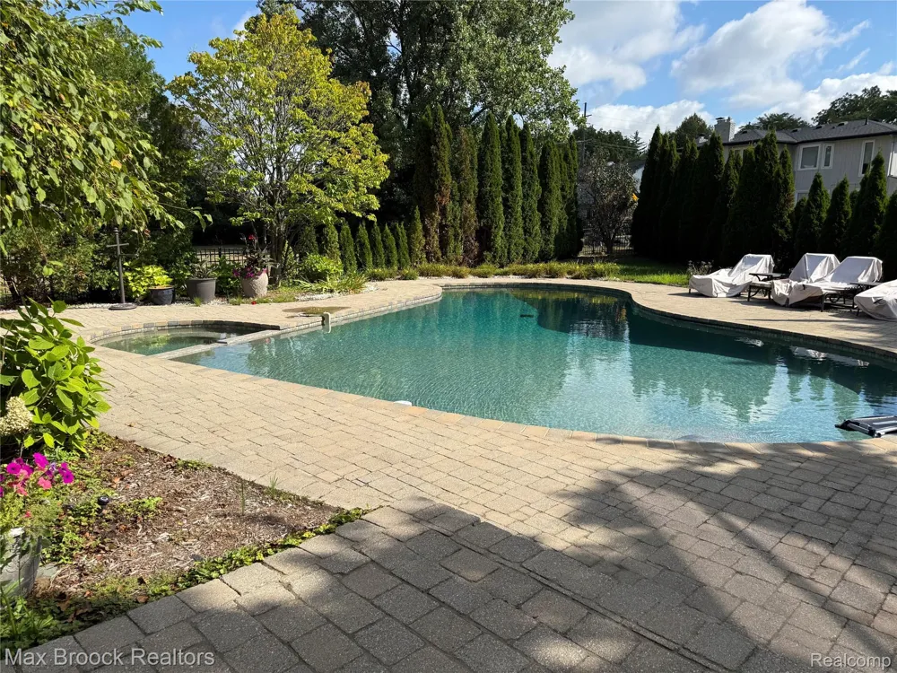 3958 Winterset Court West Bloomfield Charter Township, MI 48323