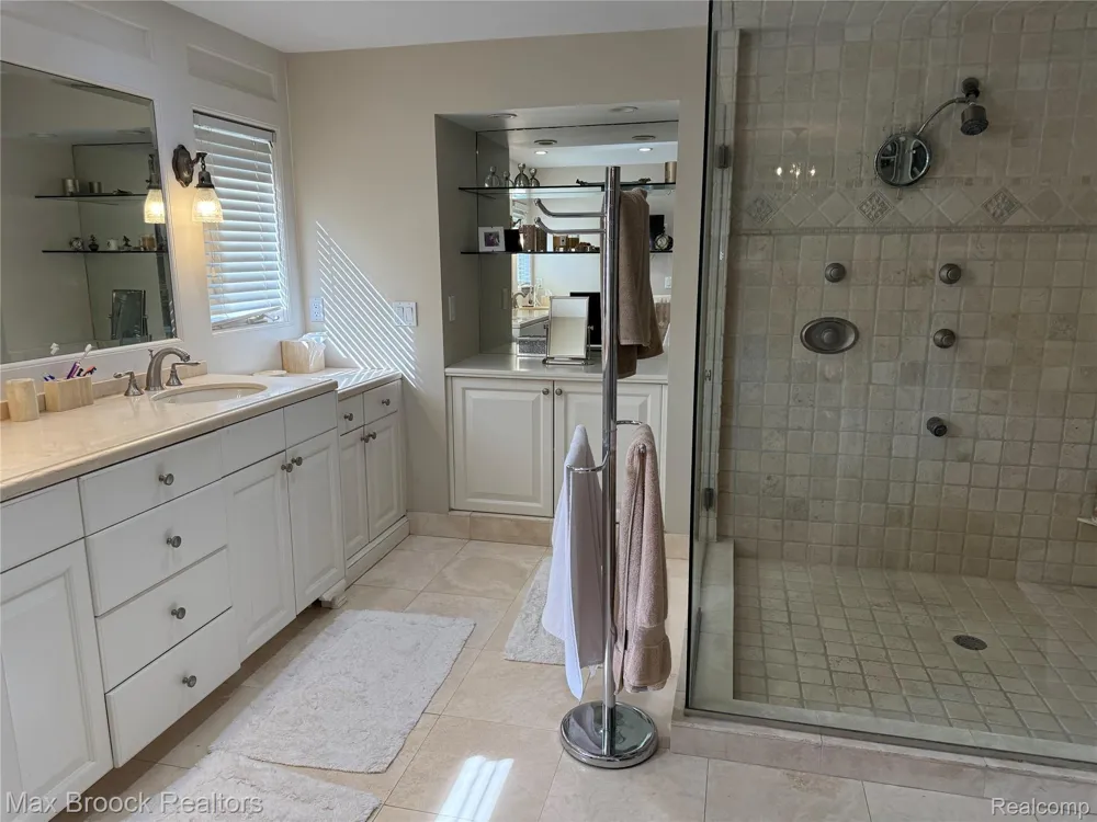 3958 Winterset Court West Bloomfield Charter Township, MI 48323