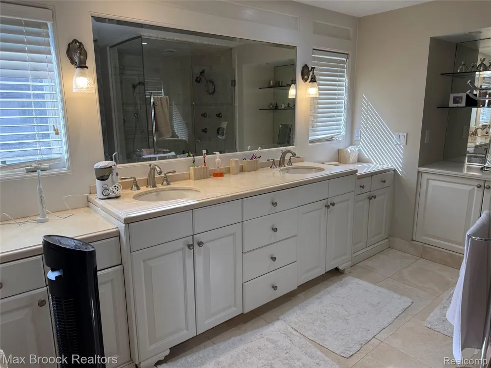 3958 Winterset Court West Bloomfield Charter Township, MI 48323