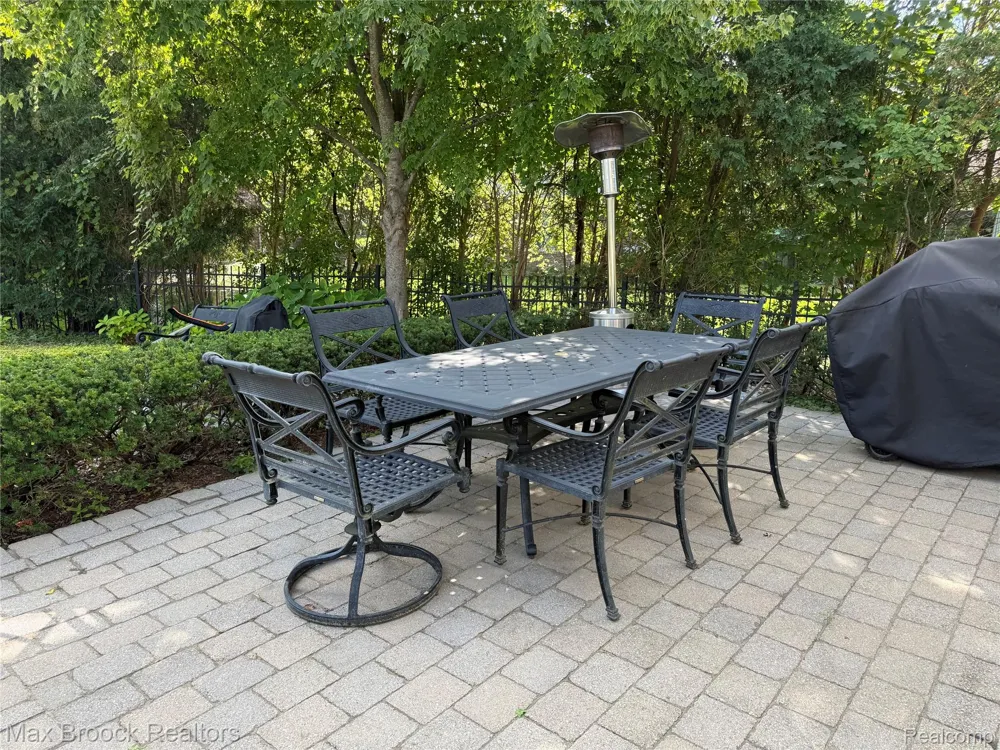 3958 Winterset Court West Bloomfield Charter Township, MI 48323