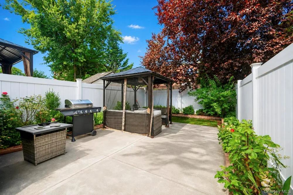 6339 77th Place Middle Village, NY 11379