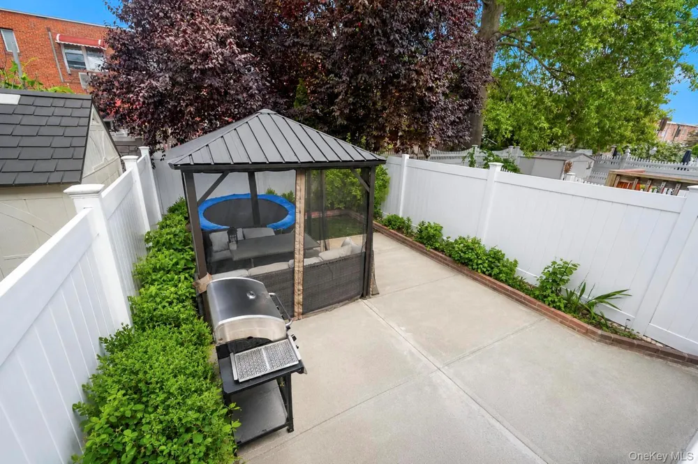 6339 77th Place Middle Village, NY 11379