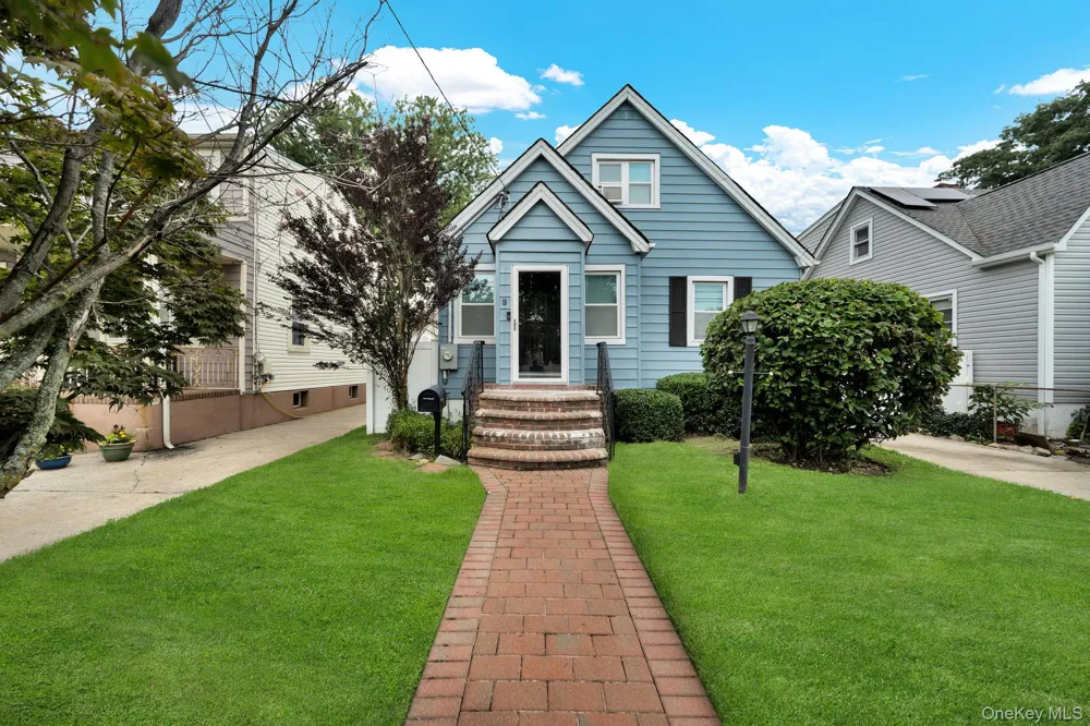 19 Westmoreland Road Merrick, NY 11566