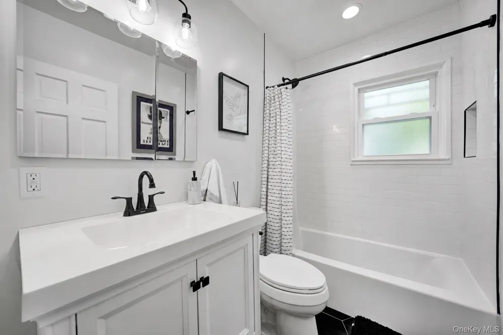 19 Westmoreland Road Merrick, NY 11566