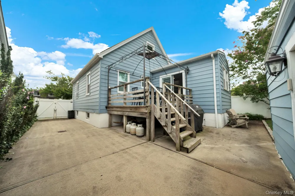 19 Westmoreland Road Merrick, NY 11566