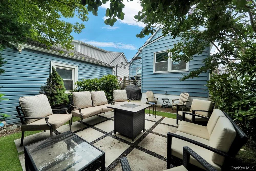 19 Westmoreland Road Merrick, NY 11566