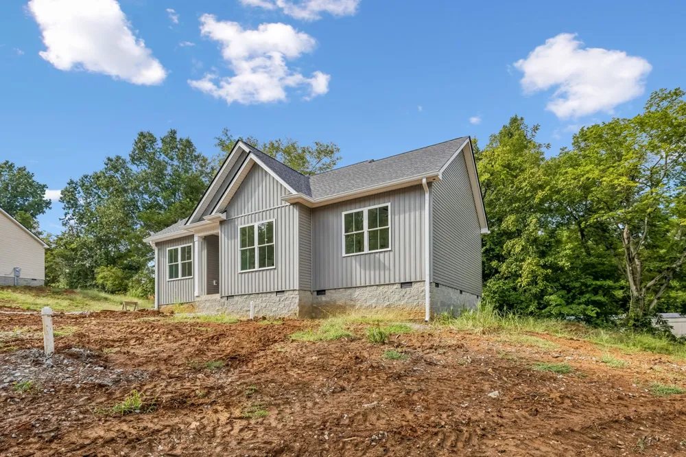 200 Wallace St Cumberland City, TN 37050