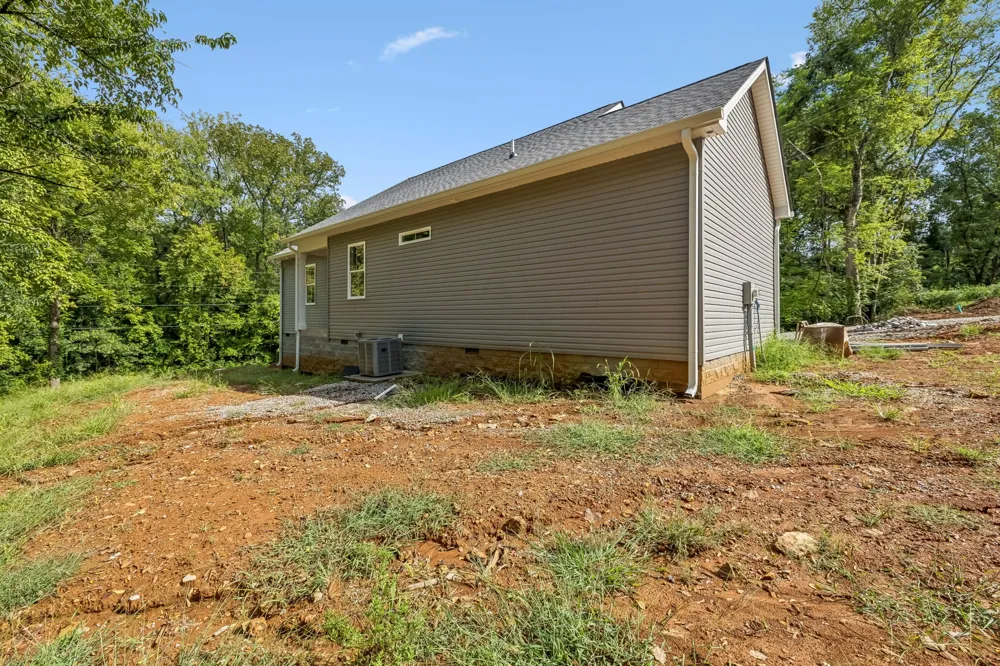 200 Wallace St Cumberland City, TN 37050
