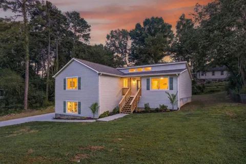 2320 Collins Lane